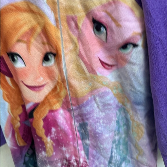 Disney Frozen XS Girls Size 4 Elsa & Anna Fleece Footie Pajama Purple and White - Picture 2 of 5